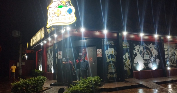 La Nación / Hernandarias: encapuchados con armas ingresaron a casino y robaron G. 30 millones