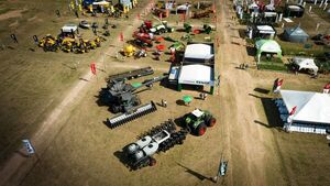 Grupo Cotripar desplegó maquinarias agrícolas y ganaderas durante la Expo Pioneros