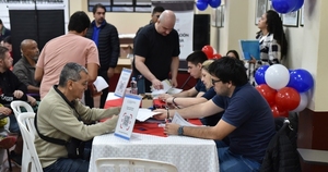 La Nación / Regularización migratoria comenzó hoy en CDE con más de cien solicitantes