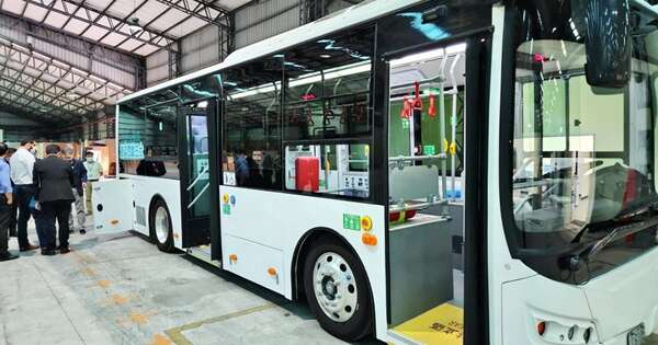 Diario HOY | Instalan mesa de trabajo para avanzar en la incorporación de buses eléctricos