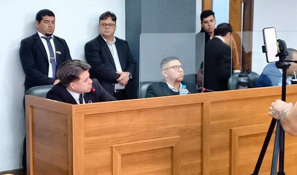 Concejal denuncia sobrefacturación en compra de computadoras portátiles - San Lorenzo Hoy