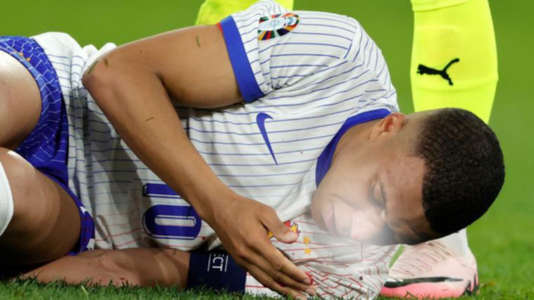 Kylian Mbappé se enfrenta a una cirugía tras fracturarse la nariz en la Eurocopa 2024 - trece