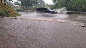 Lluvias dejan calles inundadas en Ñemby y San Antonio - Nacionales - ABC Color
