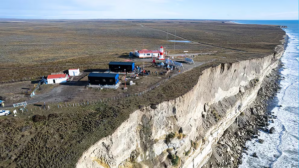 Armada Argentina envió personal para remover los paneles solares instalados por error en territorio chileno - Megacadena - Diario Digital