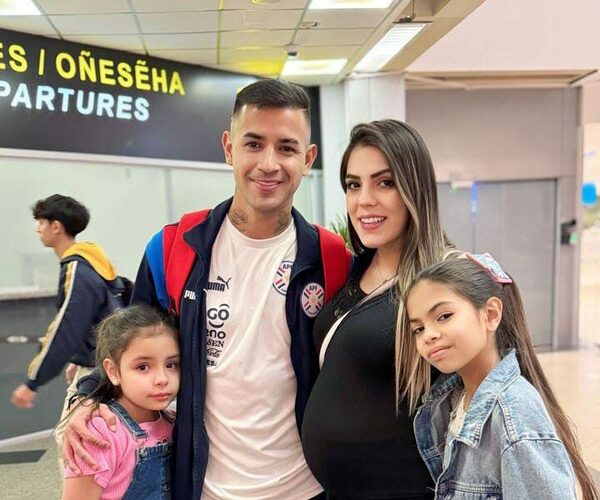 Karimi Chávez, esposa de Derlis Gonzalez, a días de ver el rostro de su tercera hija