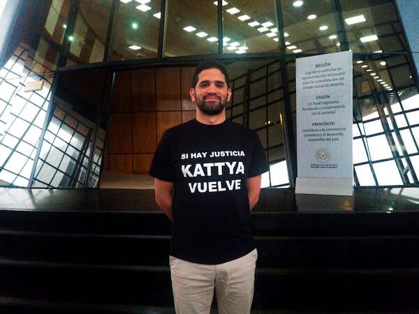 Caso Kattya González: diputado Benítez restriega reclamo ante cartistas - Política - ABC Color