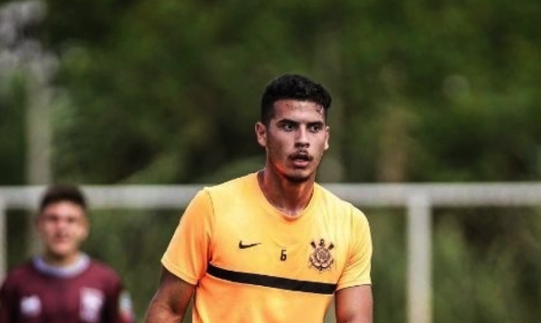Versus / Luqueño 'repesca' un zaguero de selección desde el Corinthians