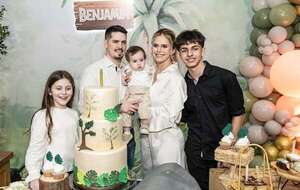 El tercer hijo Gaby Wolscham, Mario Benjamín, ya cumplió un año - Gente - ABC Color