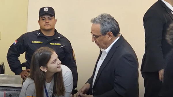 Abogado recusa a juez y se suspende audiencia en otro caso de corrupción contra Hugo Javier