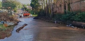 Alumnos de dos escuelas y sus padres se movilizarán exigiendo arreglo de puente que va cayendo, en CDE