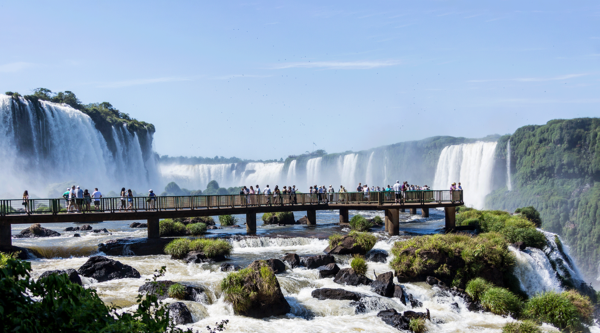 Feriados largos: 52.273 turistas y US$ 30 millones de ingresos para la econom铆a paraguaya - Revista PLUS