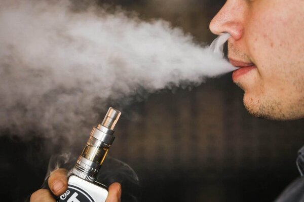 Neumólogo advierte que en poco tiempo tendremos pacientes con cáncer a consecuencia de vapeadores