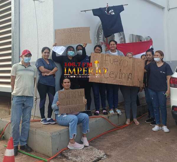 Funcionarias de limpieza de IPS inician huelga por falta de pago - Radio Imperio 106.7 FM