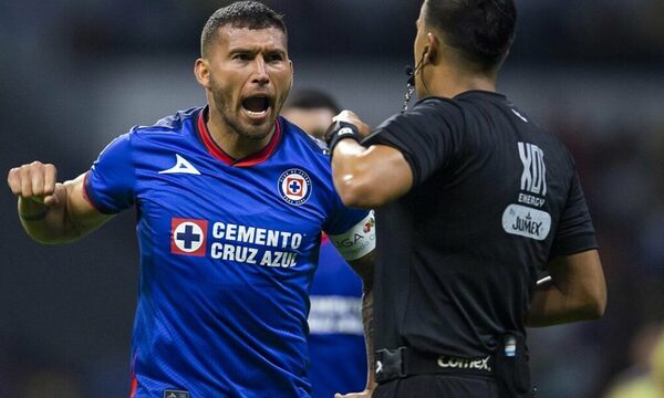 Juan Escobar no podrá jugar por tres meses y preocupa al rollo