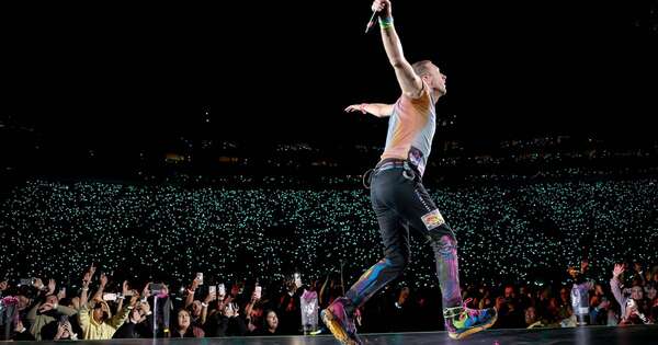 La Nación / Coldplay redujo casi a la mitad la contaminación de sus giras