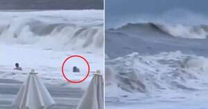 Diario HOY | VIDEO| Una joven es arrastrada mar adentro en una playa, sigue desaparecida