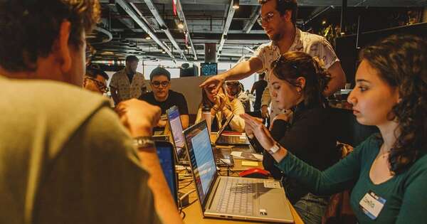 Diario HOY | Penguin Academy: capacitando jóvenes en tecnología para insertarlos al mundo laboral