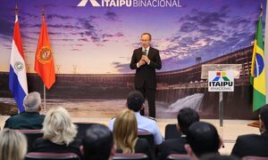 Dictan conferencias especializadas a cursantes de posgrados del IAEE en sede de ITAIPU