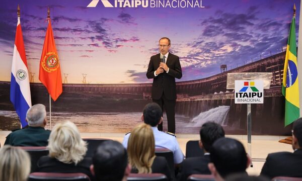 Dictan conferencias especializadas a cursantes de posgrados del IAEE en sede de ITAIPU