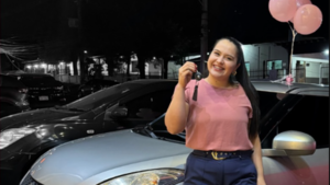 ¡Increíble! Su patrona le regaló un auto por cumplir 10 años de trabajo