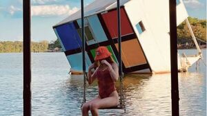 Novedosos hospedajes: en cubo flotante, casa del árbol o colectivo