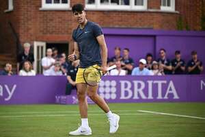 Alcaraz derrota a Cerúndolo en el estreno de la gira de hierba - Tenis - ABC Color