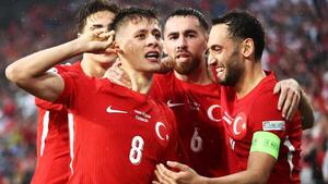 Turquía arranca la Eurocopa con el pie derecho
