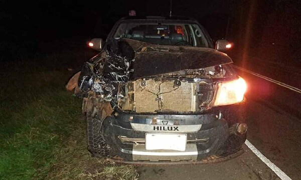 Una madre perdió la vida en un choque entre camioneta y motocicleta en Coronel Oviedo – Prensa 5