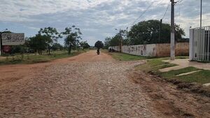 Vecinos de Avda. Pinedo norte reclaman una cuadra más de asfaltado