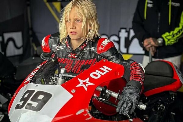 Versus / Muere motociclista argentino de 9 años tras caerse en un entrenamiento en Brasil