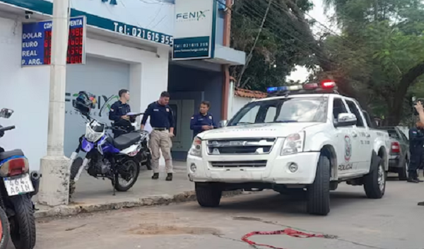 Asaltantes vestidos como agentes de Senad roban casa de cambios en Villa Morra - Noticiero Paraguay