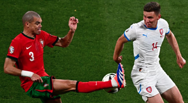 Versus / El portugués Pepe, de 41 años, jugador de más edad en la historia de la Euro