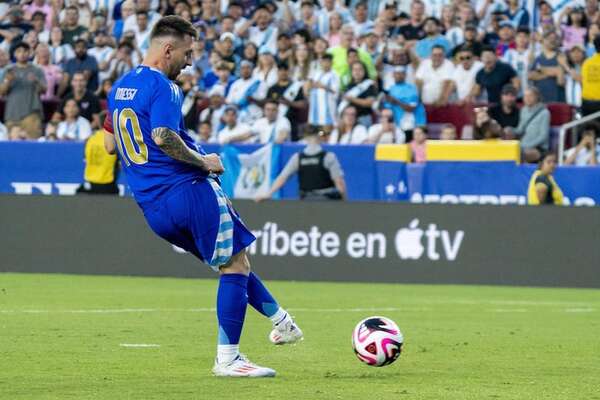 Messi, Vargas y Guerrero, la pelea por ser el goleador histórico de la Copa América - Fútbol - ABC Color