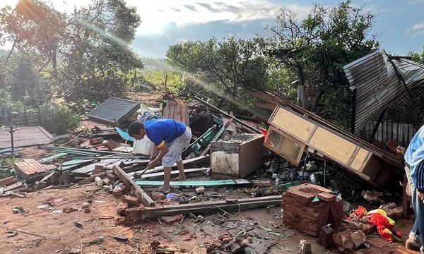 Gobernación y municipalidad de Caaguazú asisten a más de 100 familias afectadas por temporal - OviedoPress