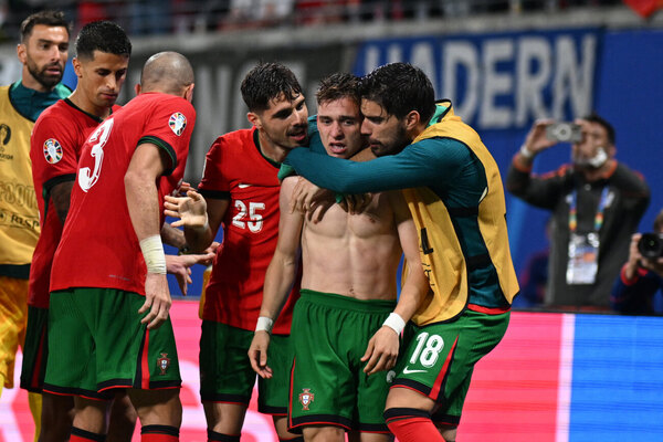 Versus / Portugal remonta agónicamente ante República Checa en su estreno en la Eurocopa