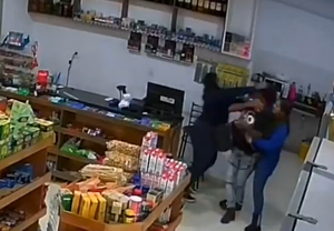 Luque: mujeres logran reducir a un malviviente durante un asalto - Unicanal