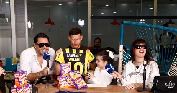 La Nación / Recibió la 10: Valentina se declaró fan de club Guaraní y le regalaron la camiseta original