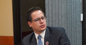 Federico Mora denuncia a un diputado de Prieto por una universidad de garaje