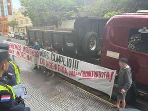 Subcontratistas exigen la intervención del MOPC para que constructora les pague millonaria deuda - Economía - ABC Color