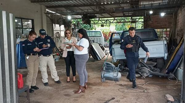 Fiscalía allanó taller de vehículos que funcionaba como desarmadero - Policiales - ABC Color