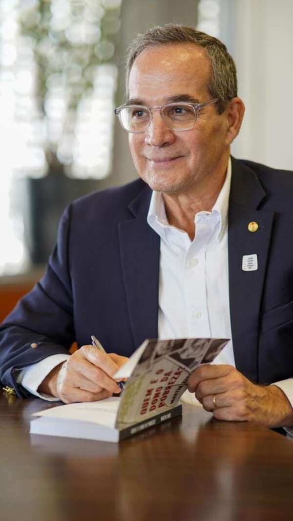 Martín Burt presentó su libro en Brasil