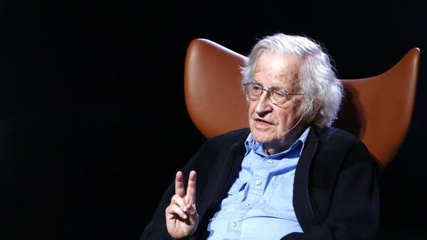 Noam Chomsky sale de hospital en Brasil y seguirá “tratamiento” en casa