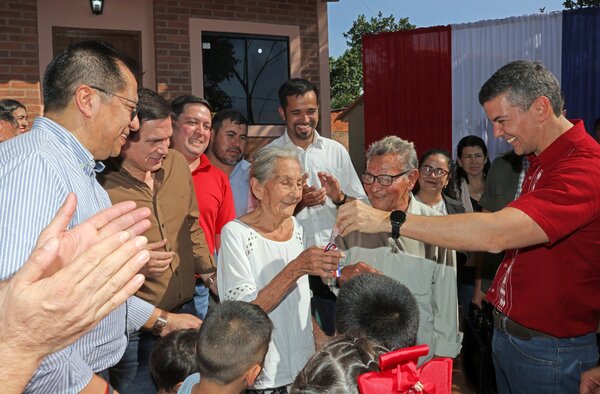 Gobierno ya inauguró más de 300 viviendas de las 14 mil previstas - ADN Digital