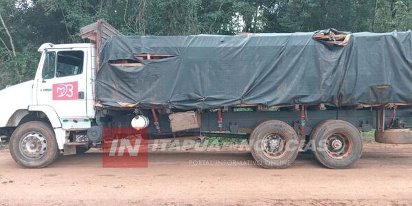 CONDUCTOR ABANDONA CAMIÓN CON MADERAS NATIVAS Y SE DA A LA FUGA - Itapúa Noticias