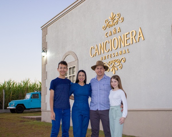 Caña artesanal busca conquistar el paladar paraguayo y el mundo - La Clave