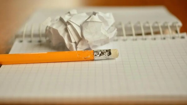 Profe habría clavado con un lápiz a su alumno