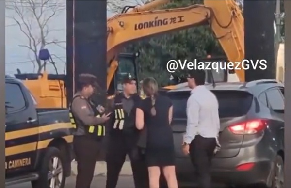 Video: Inspector de la Caminera escupió a ciudadano durante procedimiento - ADN Digital
