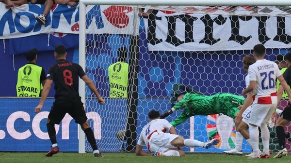 Croacia se complica la existencia con un empate ante Albania