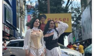 (VIDEO)Pasearon así por el centro de CDE y se robaron miradas