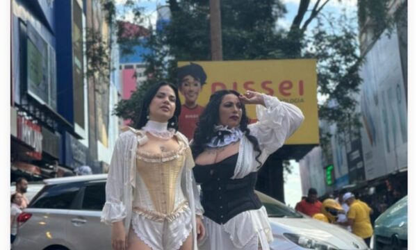 (VIDEO)Pasearon así por el centro de CDE y se robaron miradas